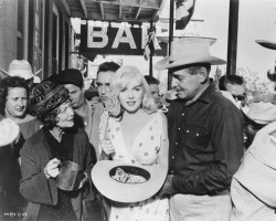 Marilyn Monroe and Clark Gable in The Misfits